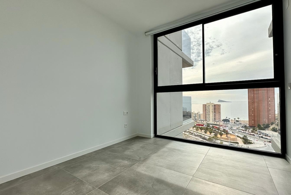 BRAND NIEUW ONTWERP-APPARTEMENT MET ZEEZICHTEN OP PONIËNTE BEACH, BENIDORM