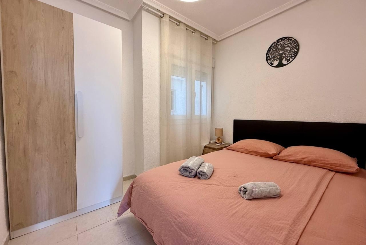 Appartement met 2 slaapkamers, 1 badkamer, 240 m. van het strand en het zwembad