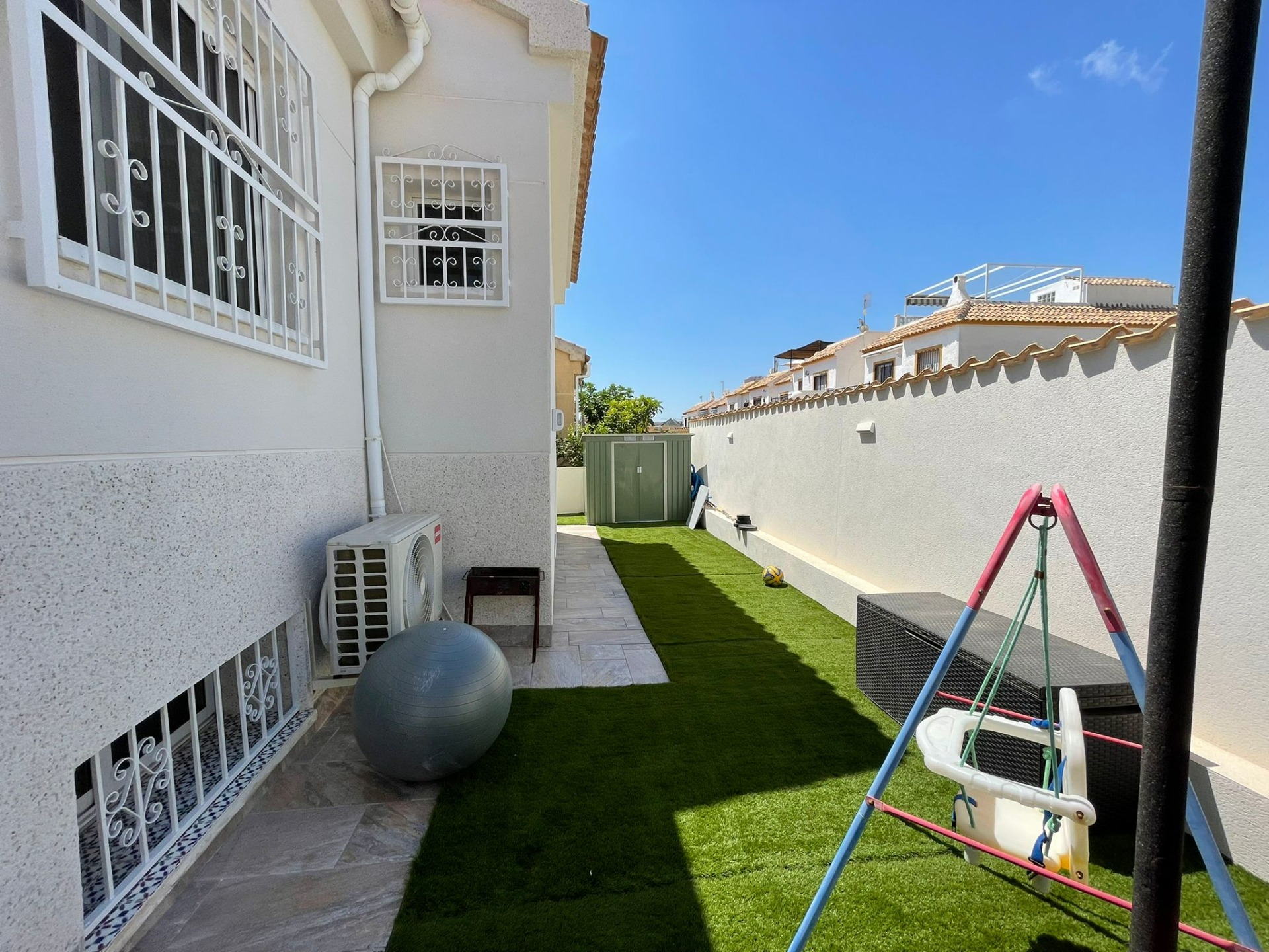 REFORMED HOUSE IN ORIHUELA COSTA! 3 BEDROOMS. BATHROOMS. SAUNA AND PRIVATE POOL.