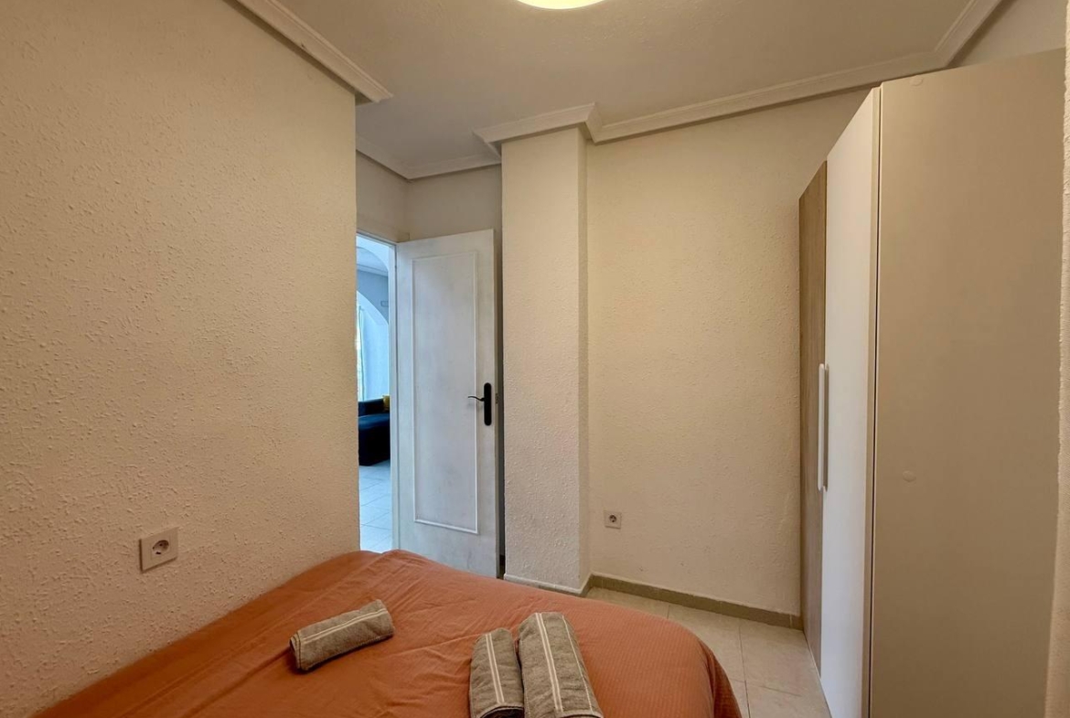 Appartement met 2 slaapkamers, 1 badkamer, 240 m. van het strand en het zwembad