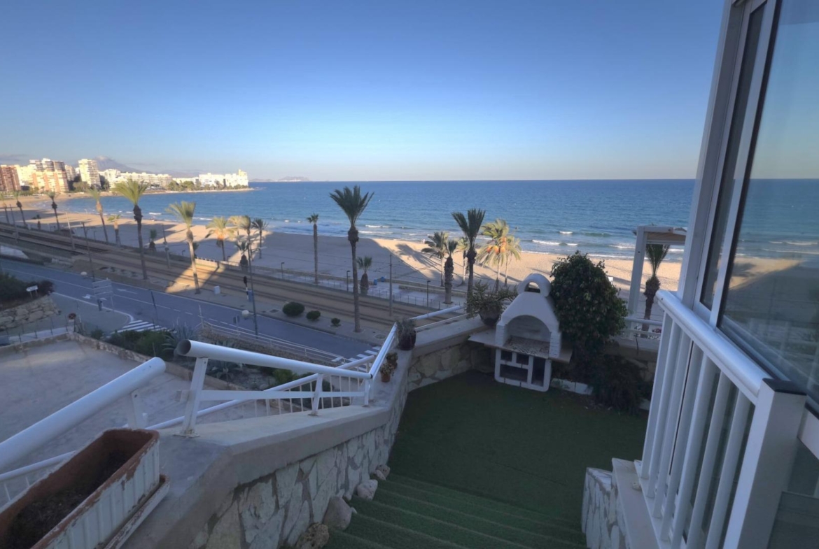 Piso en Primera Línea de Playa Muchavista, El Campello