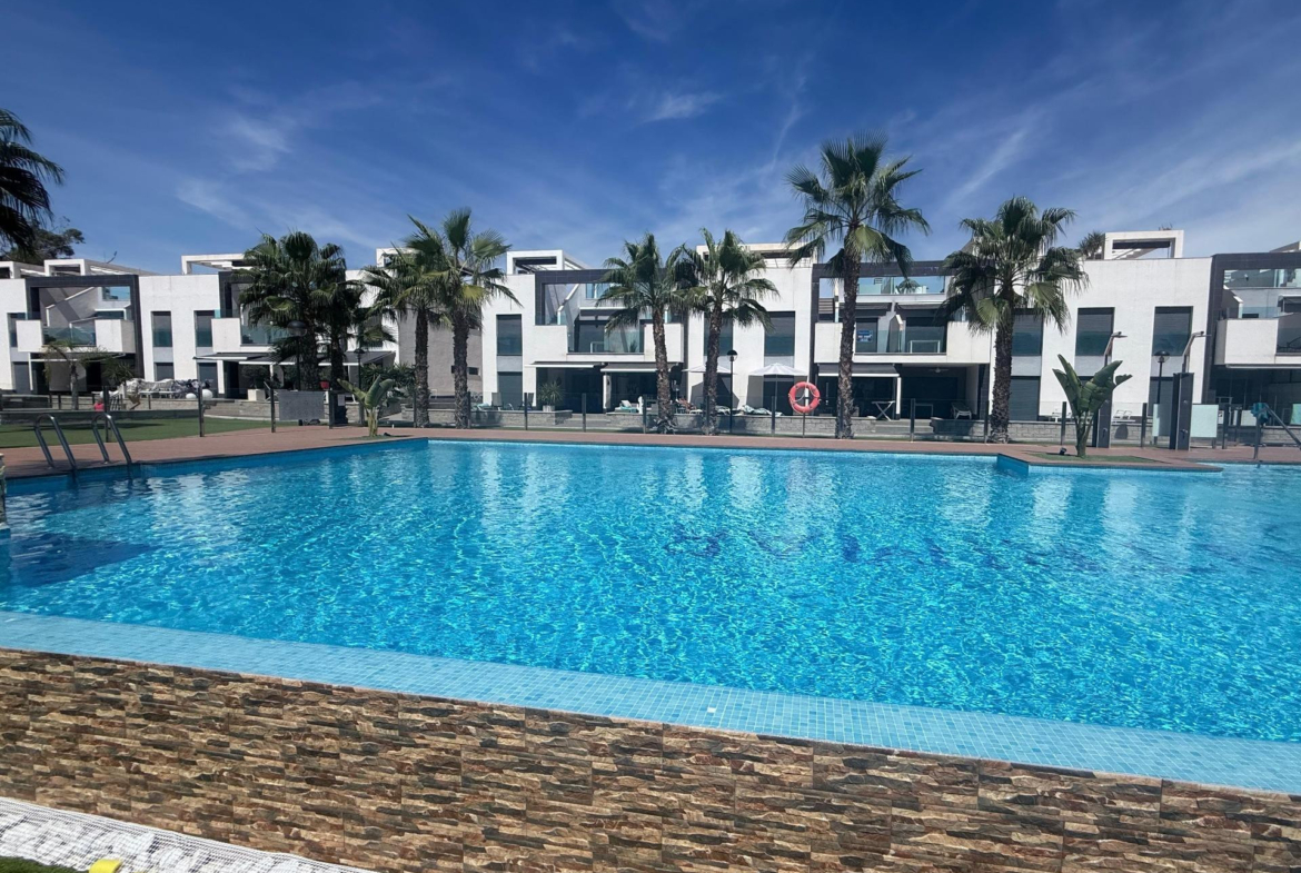BUNGALOW ALTO OASIS BEACH – EL RASO : 2 HAB, 2 BAÑOS, GARAJE, SOLARIUM