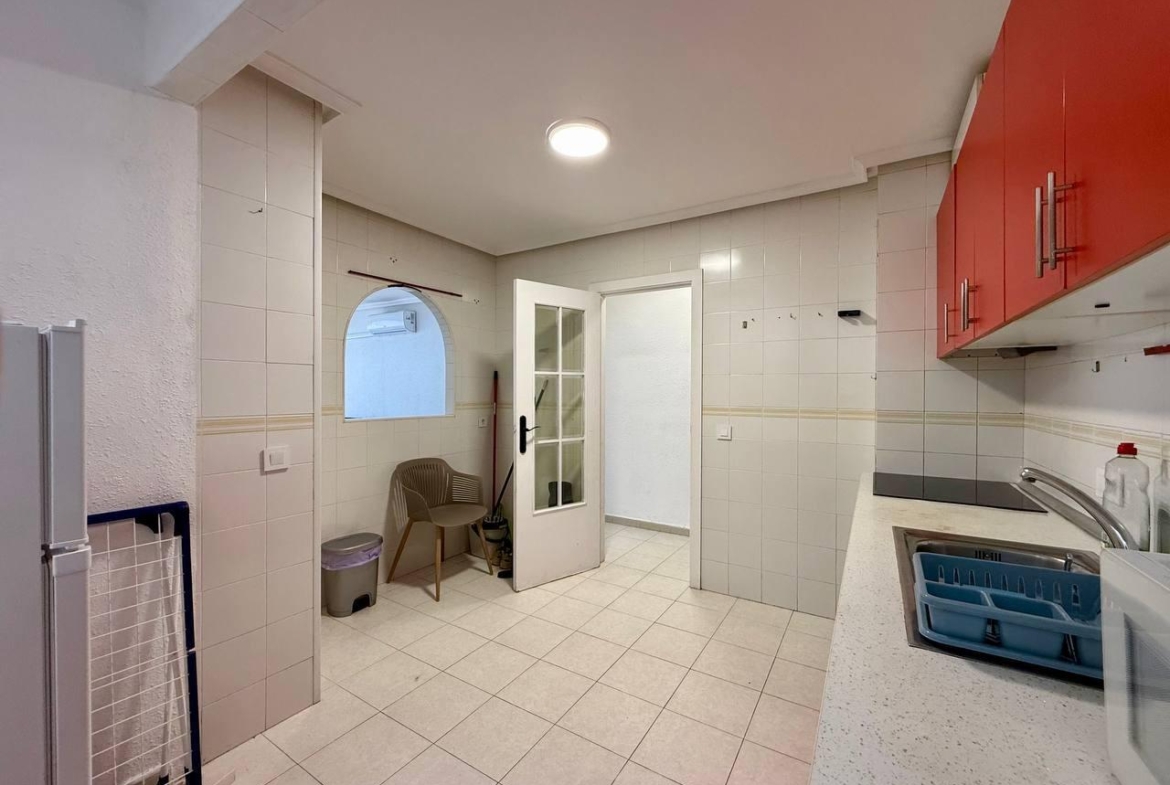Appartement met 2 slaapkamers, 1 badkamer, 240 m. van het strand en het zwembad