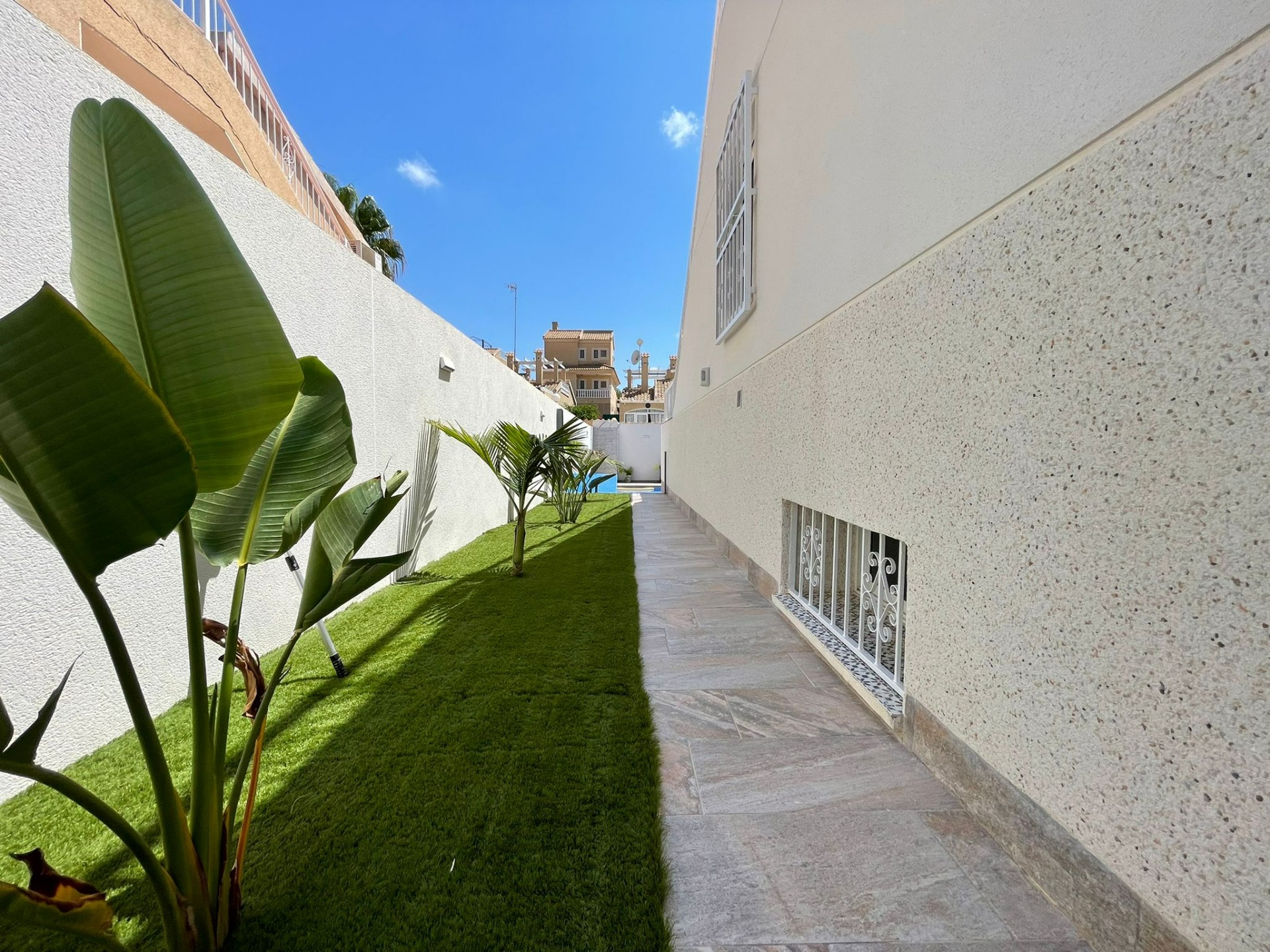 REFORMED HOUSE IN ORIHUELA COSTA! 3 BEDROOMS. BATHROOMS. SAUNA AND PRIVATE POOL.