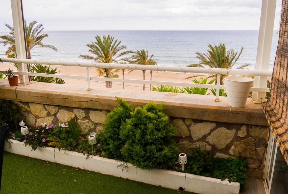 Piso en Primera Línea de Playa Muchavista, El Campello