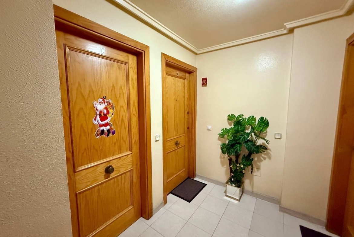 Appartement met 2 slaapkamers, 1 badkamer, 240 m. van het strand en het zwembad