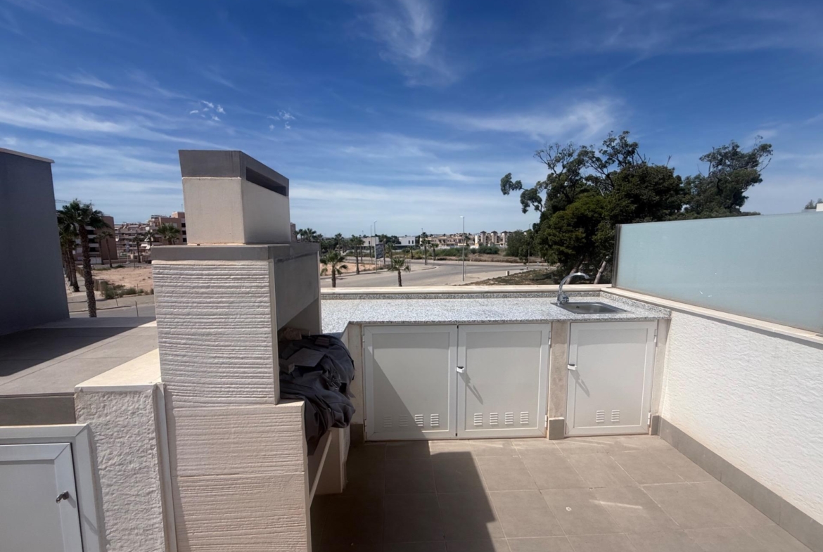 BUNGALOW ALTO OASIS BEACH – EL RASO : 2 HAB, 2 BAÑOS, GARAJE, SOLARIUM