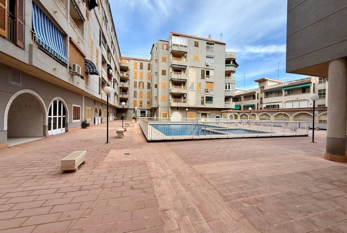 Appartement met 2 slaapkamers, 1 badkamer, 240 m. van het strand en het zwembad