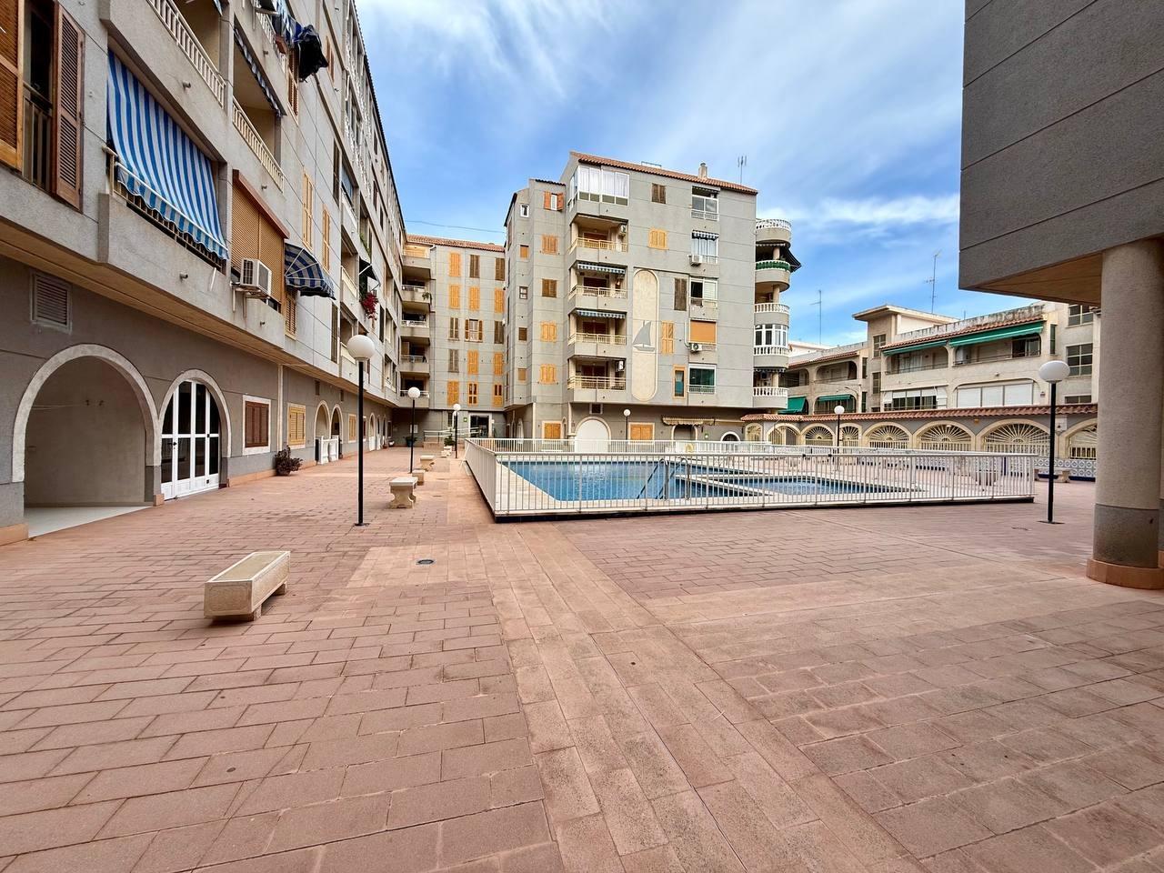 Appartement met 2 slaapkamers, 1 badkamer, 240 m. van het strand en het zwembad