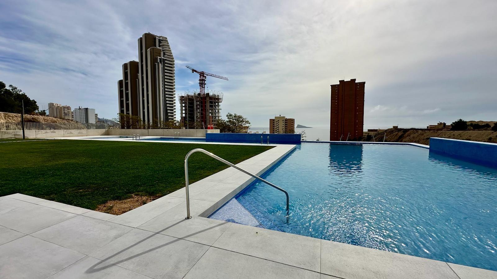 17-26-1 BRAND NIEUW ONTWERP-APPARTEMENT MET ZEEZICHTEN OP PONIËNTE BEACH, BENIDORM