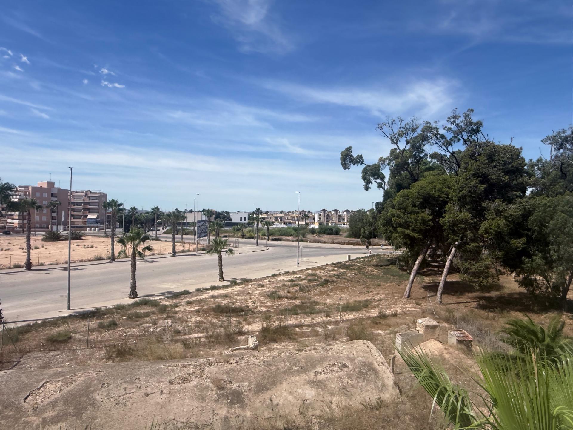 BUNGALOW ALTO OASIS BEACH – EL RASO : 2 HAB, 2 BAÑOS, GARAJE, SOLARIUM