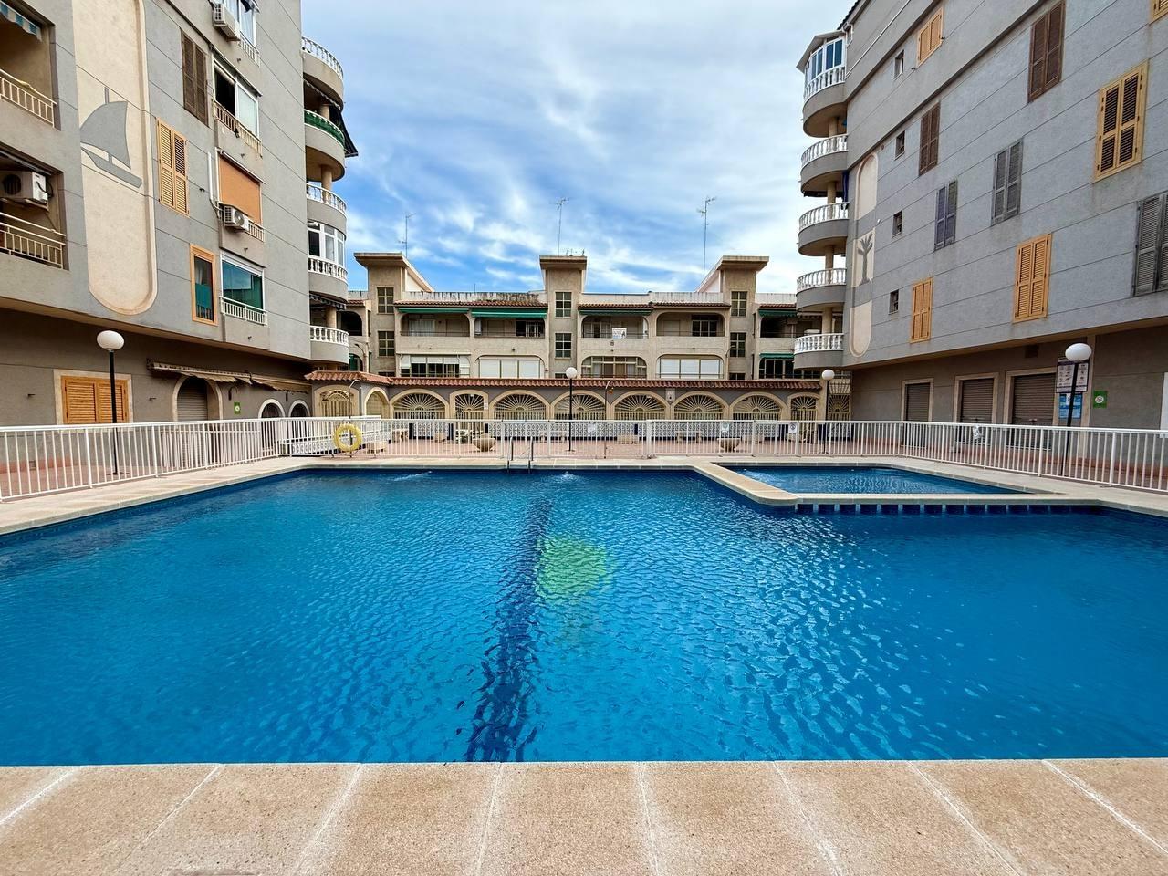 Appartement met 2 slaapkamers, 1 badkamer, 240 m. van het strand en het zwembad