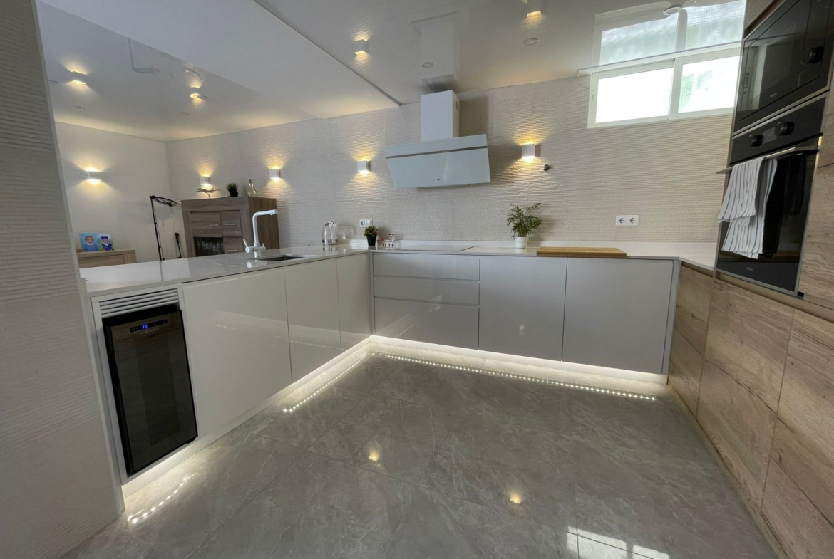 REFORMED HOUSE IN ORIHUELA COSTA! 3 BEDROOMS. BATHROOMS. SAUNA AND PRIVATE POOL.