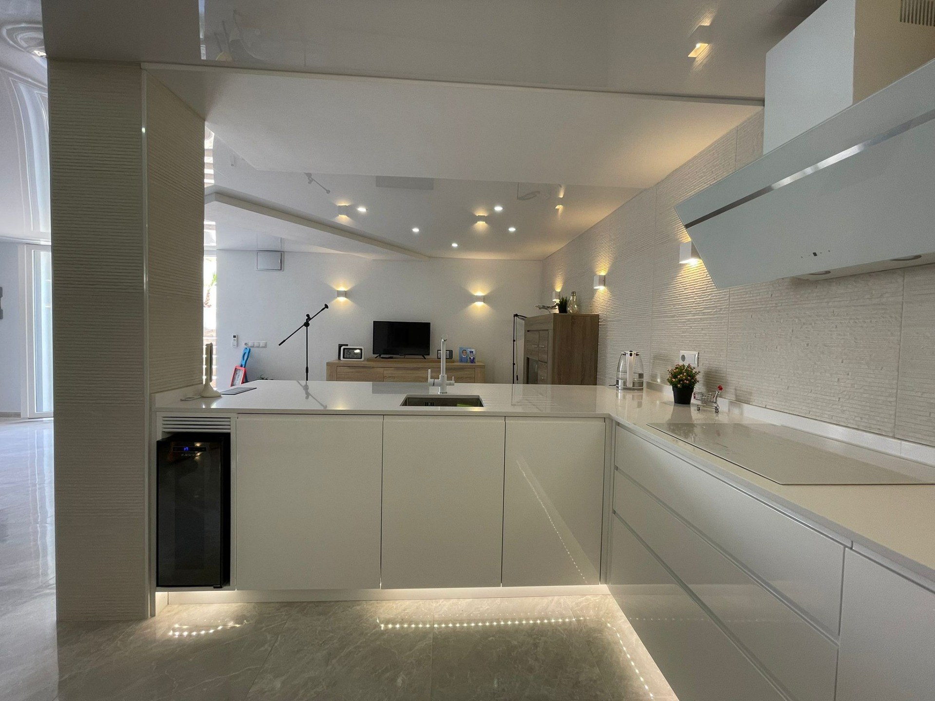 REFORMED HOUSE IN ORIHUELA COSTA! 3 BEDROOMS. BATHROOMS. SAUNA AND PRIVATE POOL.