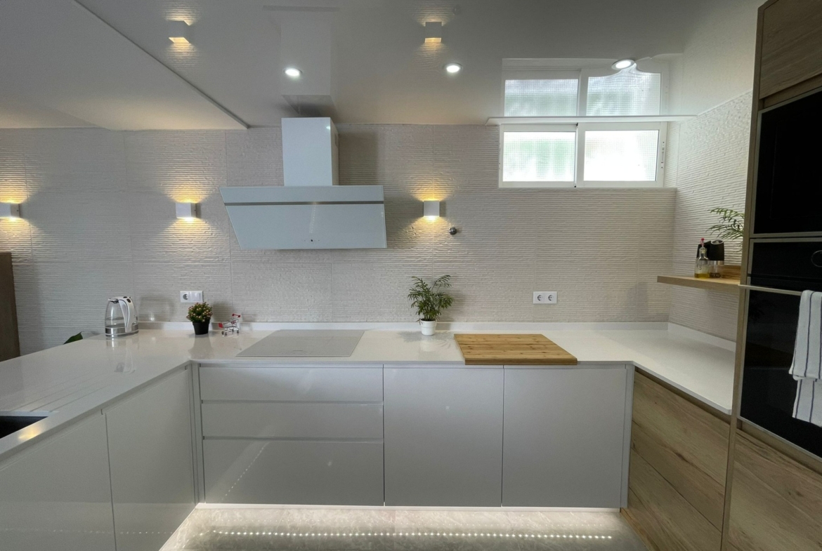 REFORMED HOUSE IN ORIHUELA COSTA! 3 BEDROOMS. BATHROOMS. SAUNA AND PRIVATE POOL.