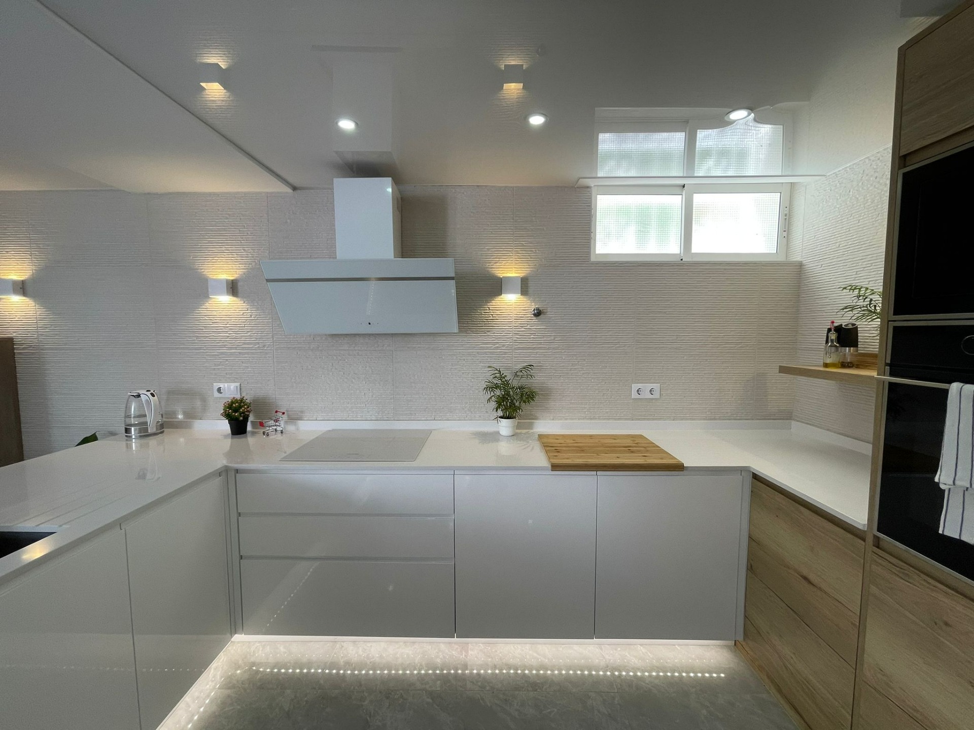 REFORMED HOUSE IN ORIHUELA COSTA! 3 BEDROOMS. BATHROOMS. SAUNA AND PRIVATE POOL.