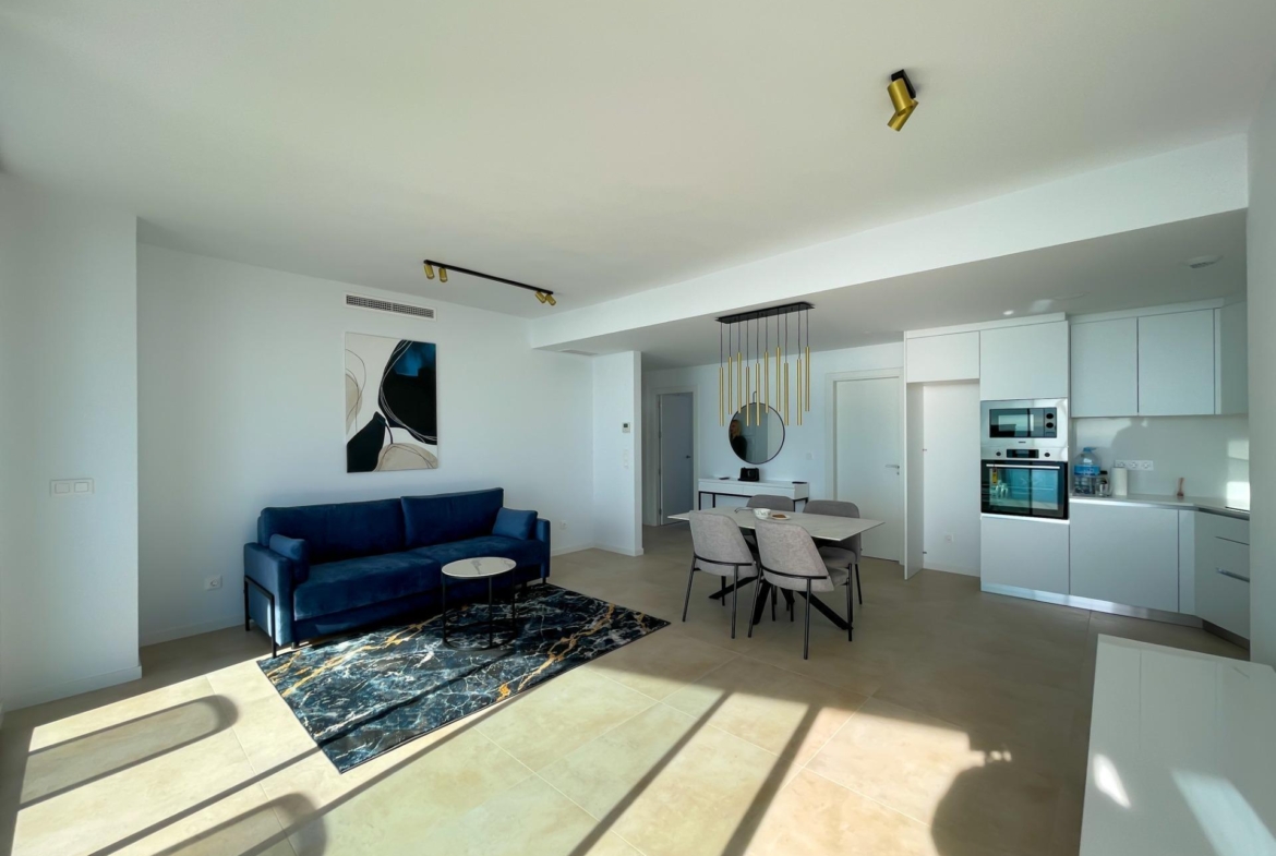 BRAND NIEUW ONTWERP-APPARTEMENT MET ZEEZICHTEN OP PONIËNTE BEACH, BENIDORM