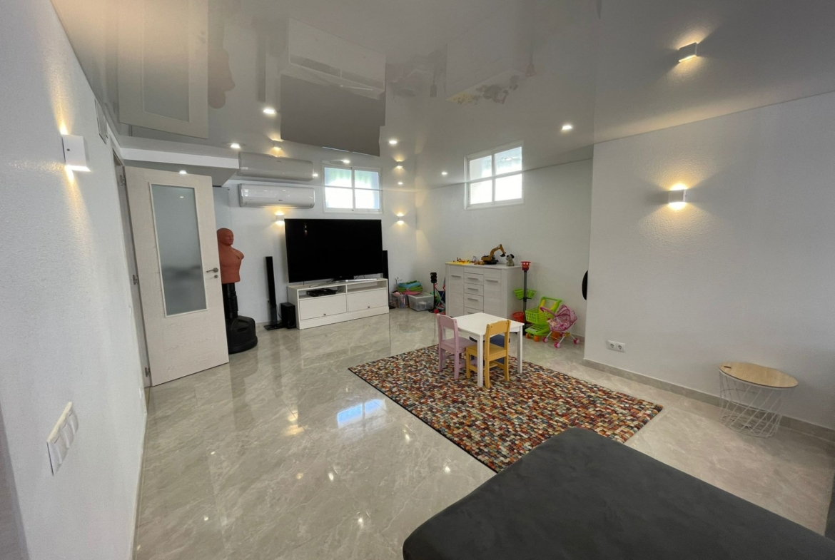 REFORMED HOUSE IN ORIHUELA COSTA! 3 BEDROOMS. BATHROOMS. SAUNA AND PRIVATE POOL.