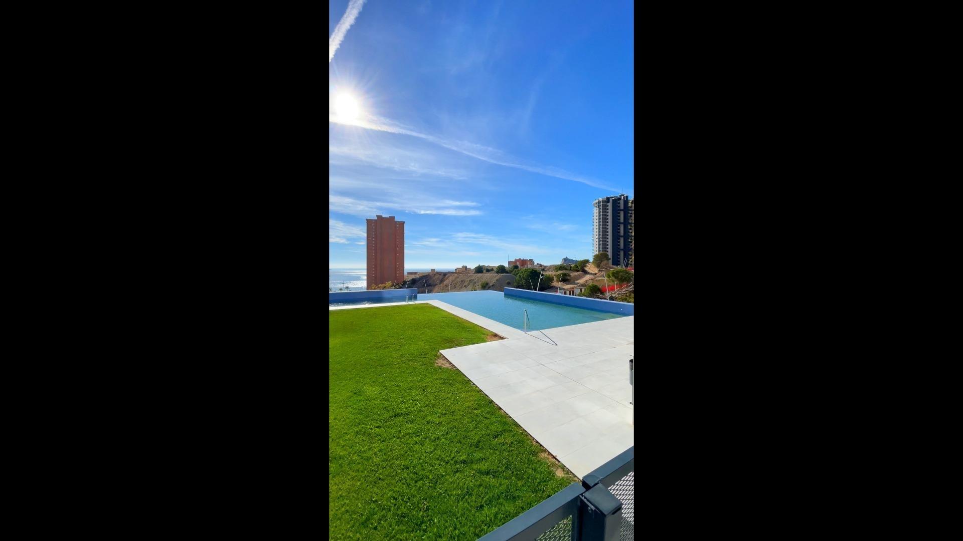 17-39-1 BRAND NIEUW ONTWERP-APPARTEMENT MET ZEEZICHTEN OP PONIËNTE BEACH, BENIDORM