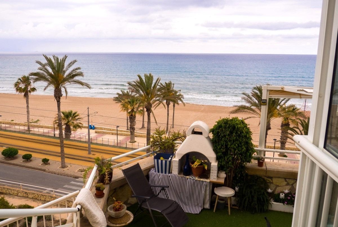Piso en Primera Línea de Playa Muchavista, El Campello