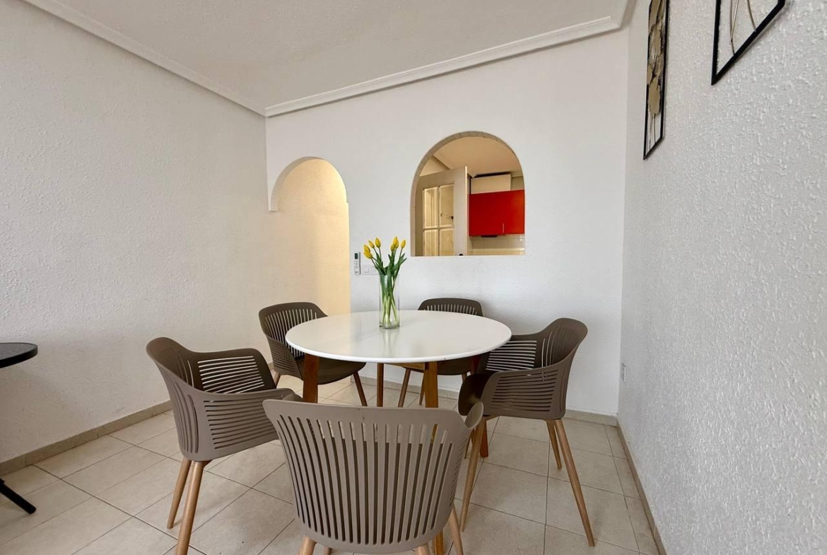Appartement met 2 slaapkamers, 1 badkamer, 240 m. van het strand en het zwembad