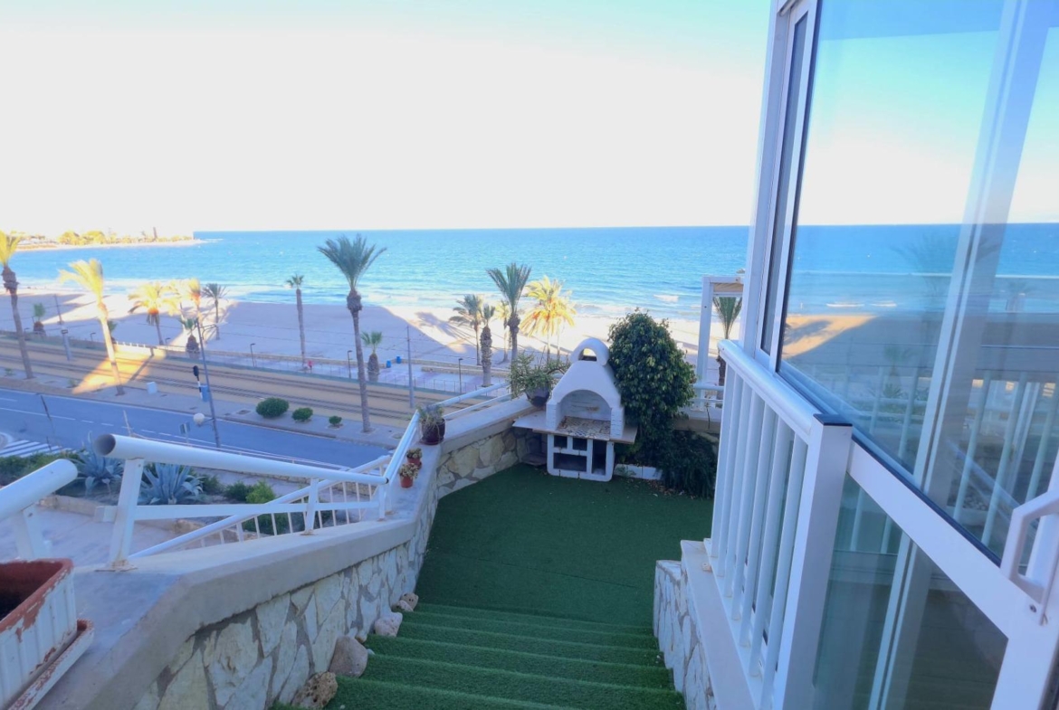 Piso en Primera Línea de Playa Muchavista, El Campello