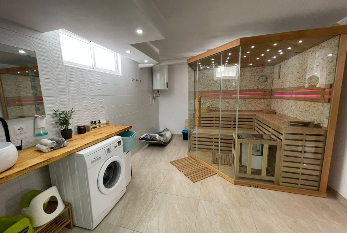REFORMED HOUSE IN ORIHUELA COSTA! 3 BEDROOMS. BATHROOMS. SAUNA AND PRIVATE POOL.