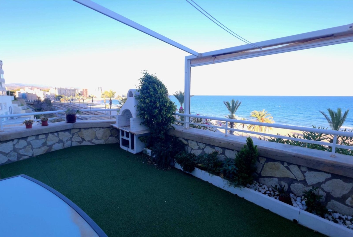 Piso en Primera Línea de Playa Muchavista, El Campello