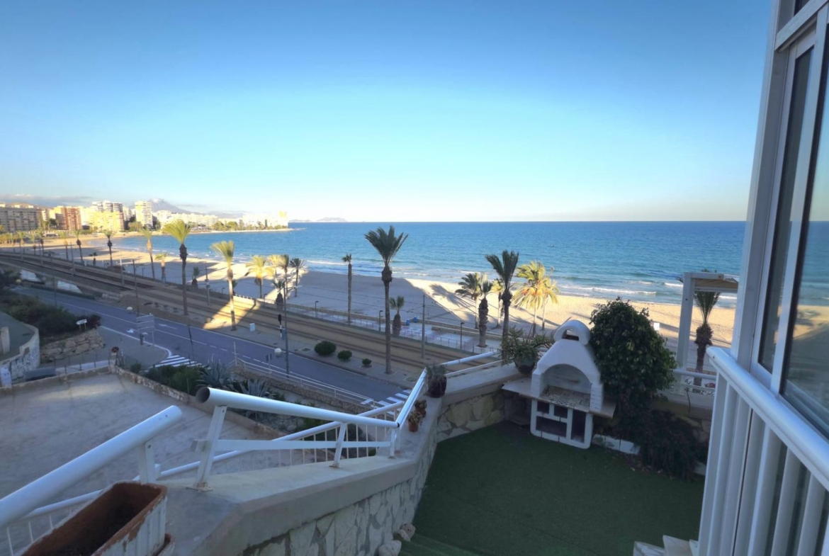 Piso en Primera Línea de Playa Muchavista, El Campello