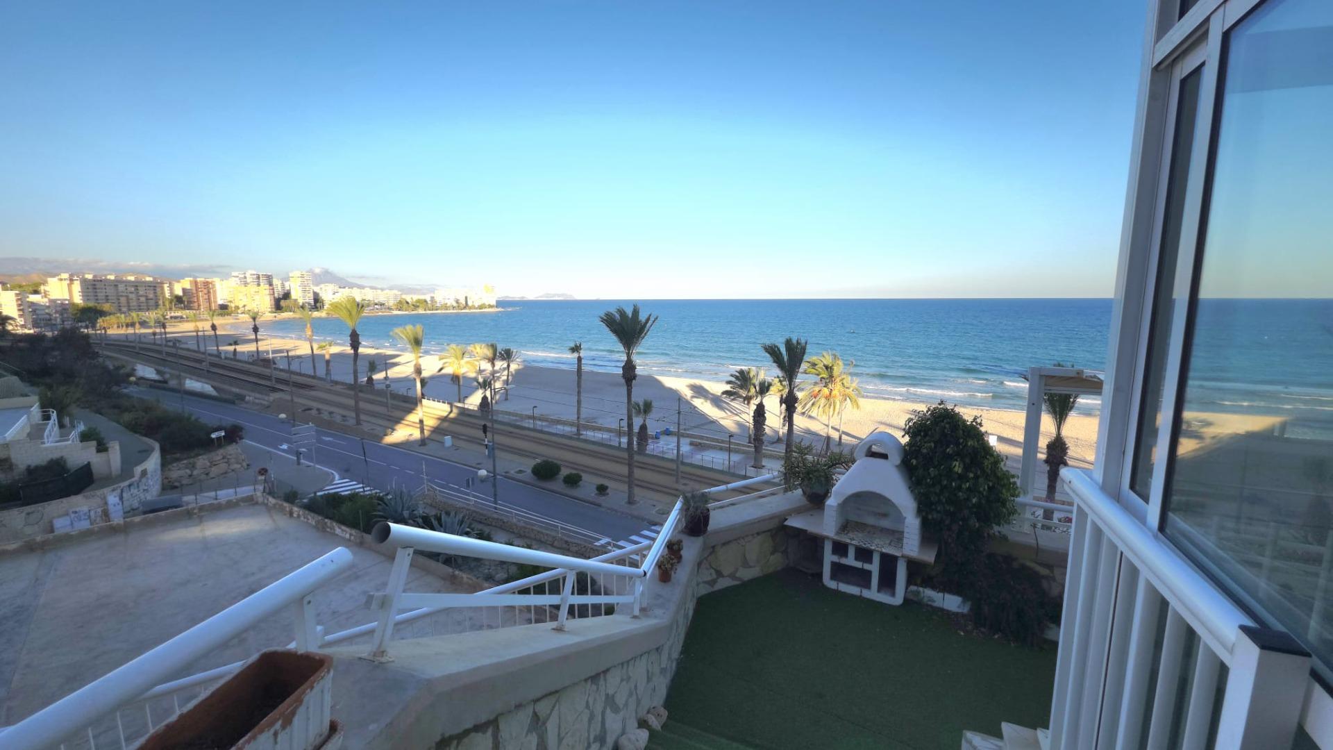 Piso en Primera Línea de Playa Muchavista, El Campello