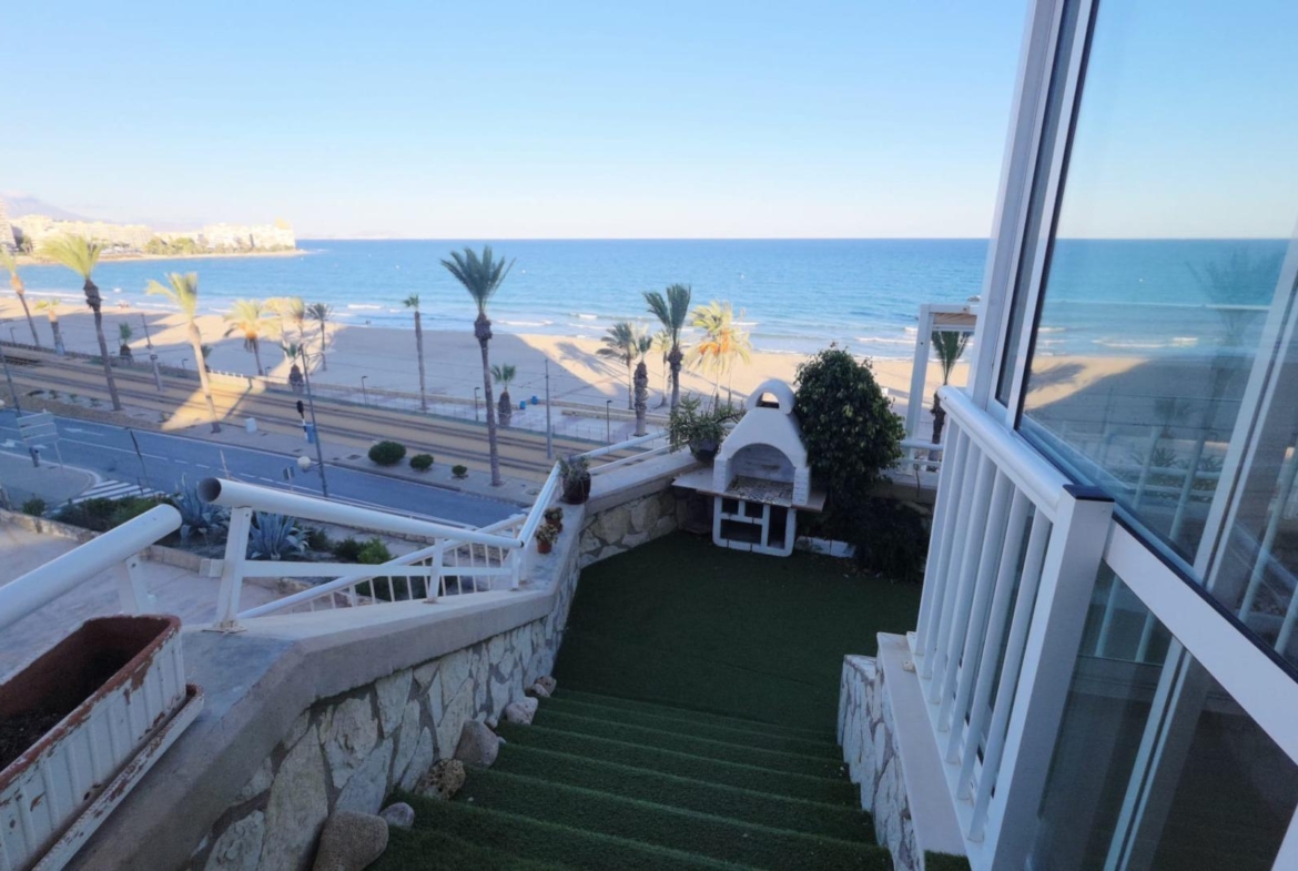 Piso en Primera Línea de Playa Muchavista, El Campello
