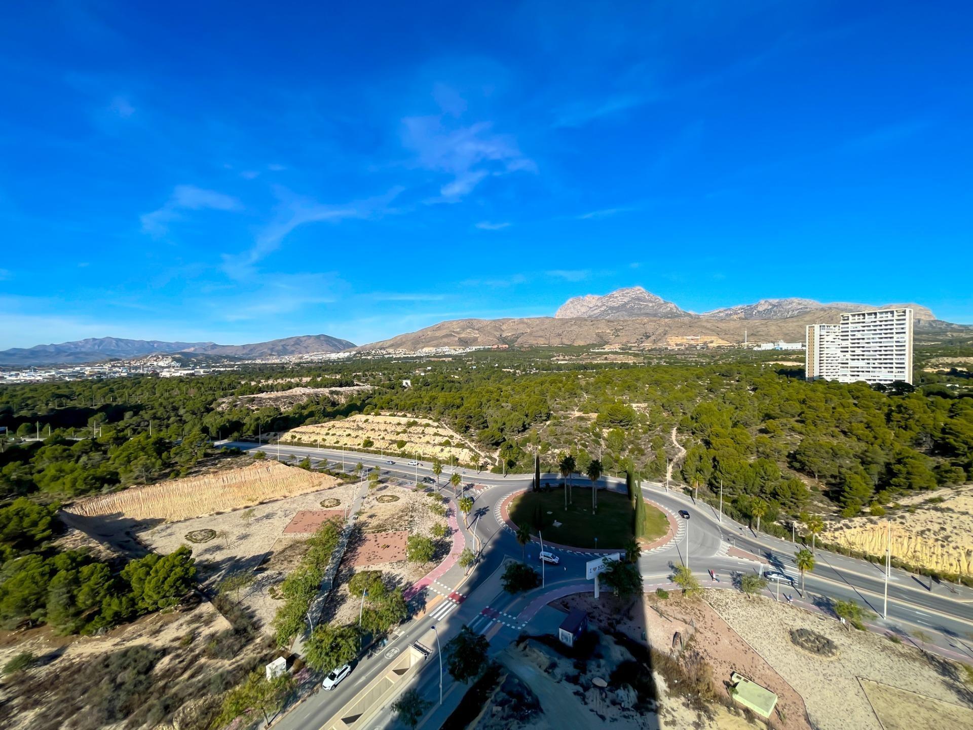 17-44-1 BRAND NIEUW ONTWERP-APPARTEMENT MET ZEEZICHTEN OP PONIËNTE BEACH, BENIDORM