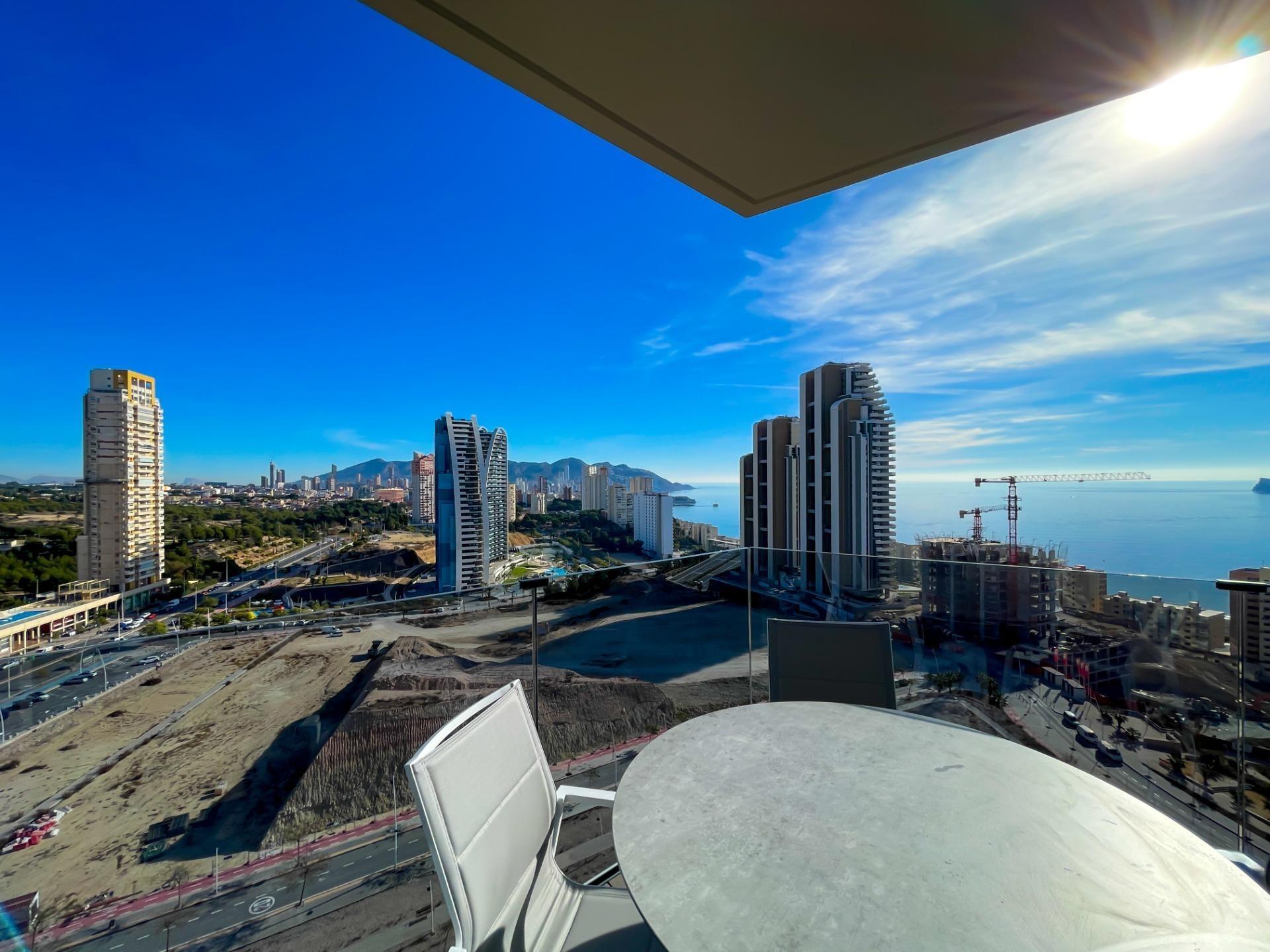 17-46-1 BRAND NIEUW ONTWERP-APPARTEMENT MET ZEEZICHTEN OP PONIËNTE BEACH, BENIDORM