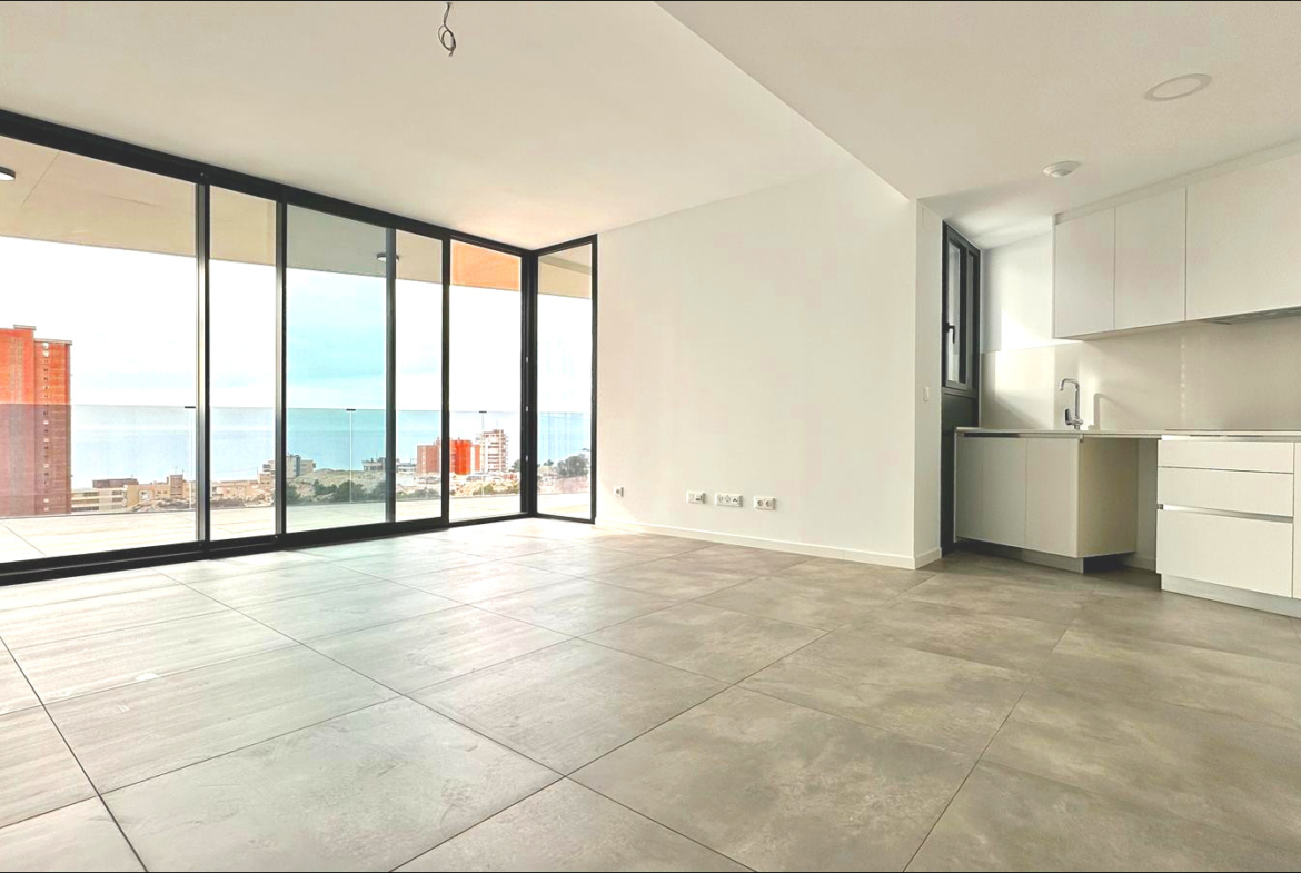 BRAND NIEUW ONTWERP-APPARTEMENT MET ZEEZICHTEN OP PONIËNTE BEACH, BENIDORM