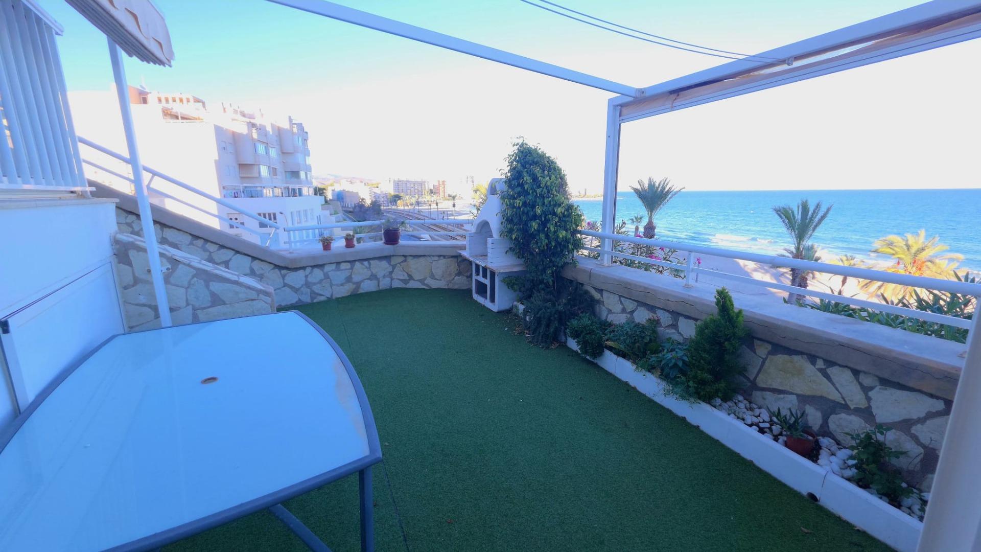 Piso en Primera Línea de Playa Muchavista, El Campello