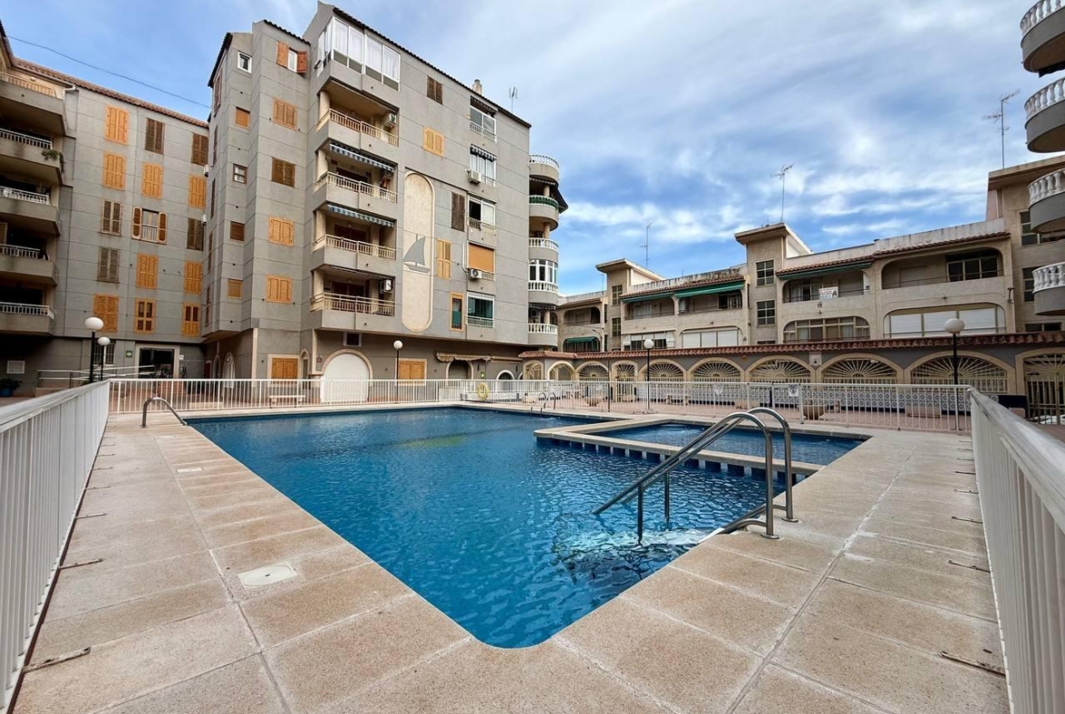Appartement met 2 slaapkamers, 1 badkamer, 240 m. van het strand en het zwembad