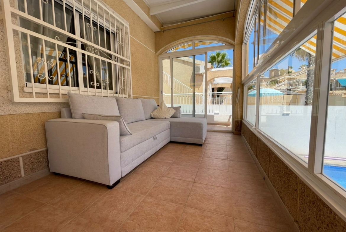 REFORMED HOUSE IN ORIHUELA COSTA! 3 BEDROOMS. BATHROOMS. SAUNA AND PRIVATE POOL.