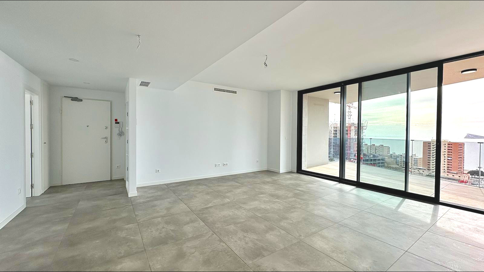 17-7-2 BRAND NIEUW ONTWERP-APPARTEMENT MET ZEEZICHTEN OP PONIËNTE BEACH, BENIDORM
