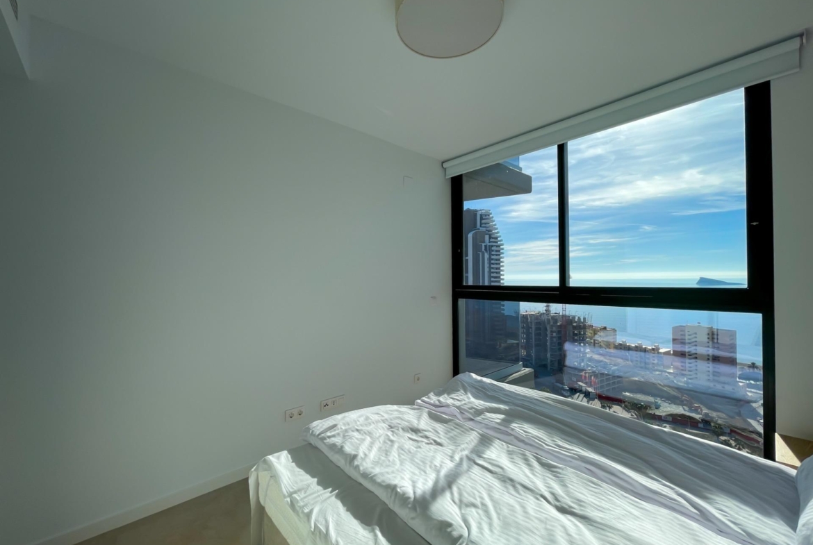 BRAND NIEUW ONTWERP-APPARTEMENT MET ZEEZICHTEN OP PONIËNTE BEACH, BENIDORM