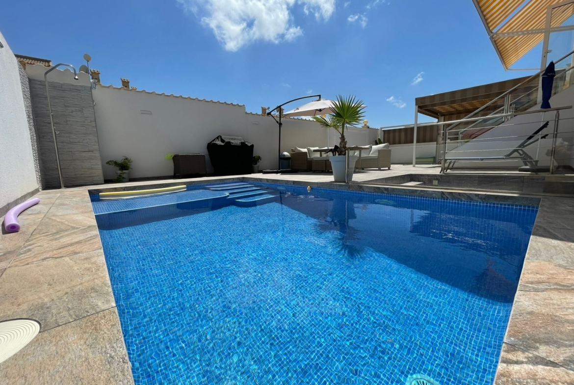 REFORMED HOUSE IN ORIHUELA COSTA! 3 BEDROOMS. BATHROOMS. SAUNA AND PRIVATE POOL.