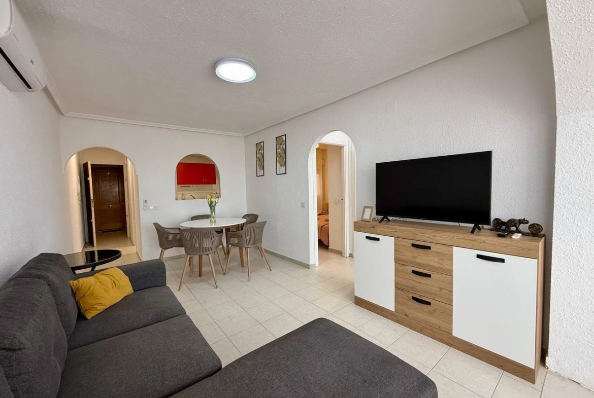 Appartement met 2 slaapkamers, 1 badkamer, 240 m. van het strand en het zwembad