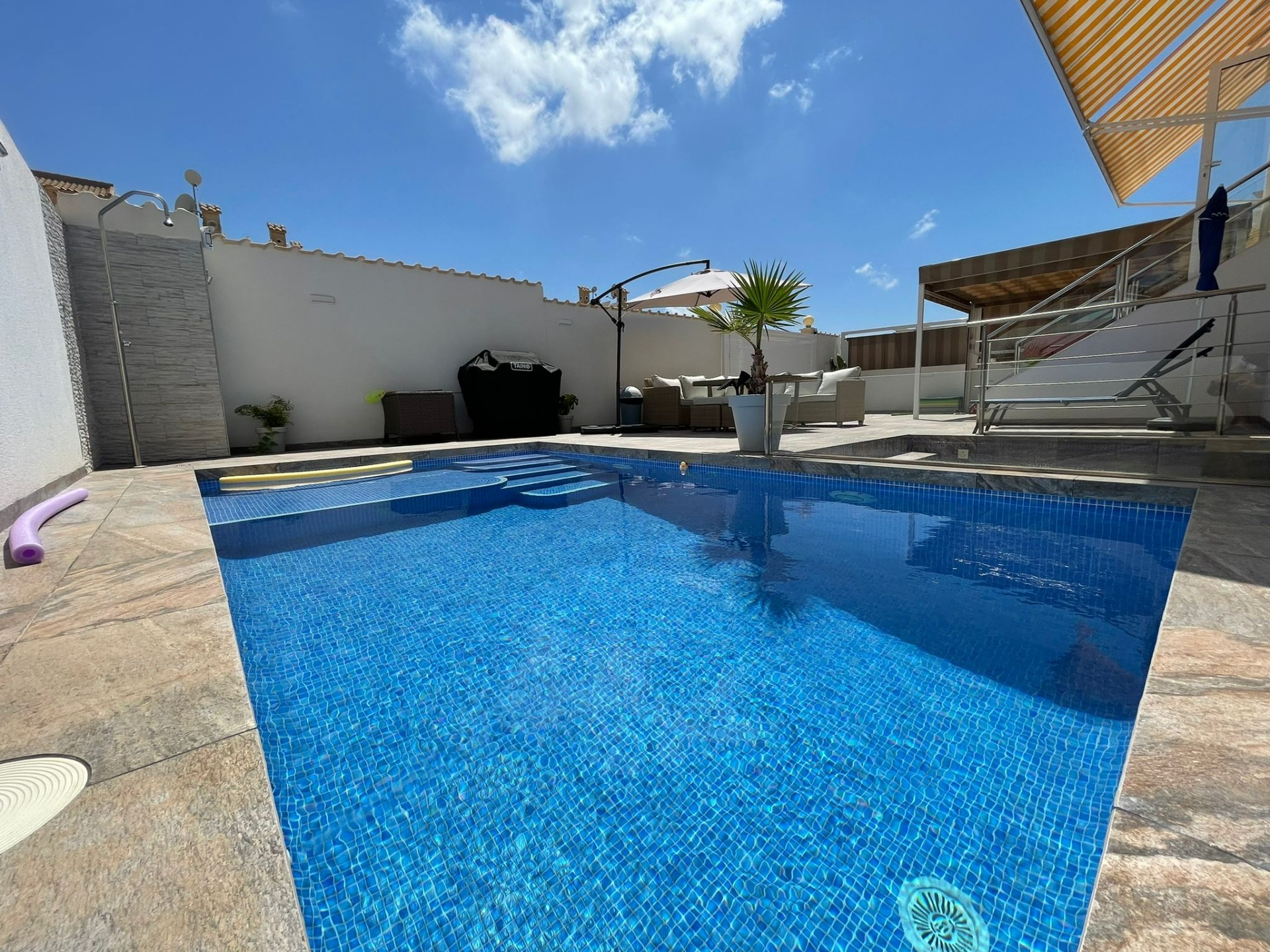 REFORMED HOUSE IN ORIHUELA COSTA! 3 BEDROOMS. BATHROOMS. SAUNA AND PRIVATE POOL.
