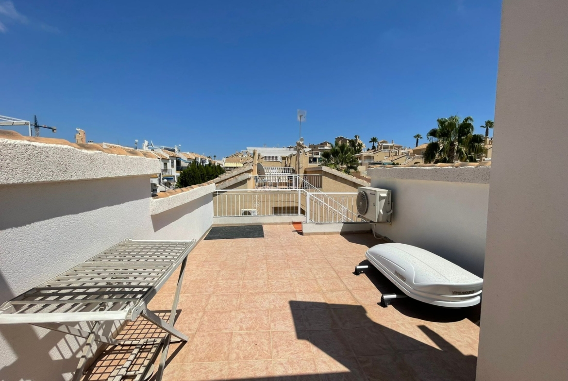 REFORMED HOUSE IN ORIHUELA COSTA! 3 BEDROOMS. BATHROOMS. SAUNA AND PRIVATE POOL.