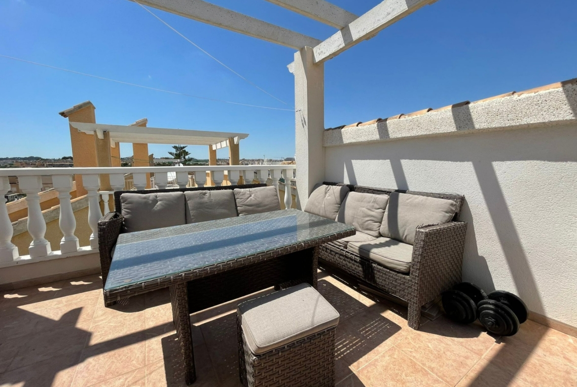 REFORMED HOUSE IN ORIHUELA COSTA! 3 BEDROOMS. BATHROOMS. SAUNA AND PRIVATE POOL.