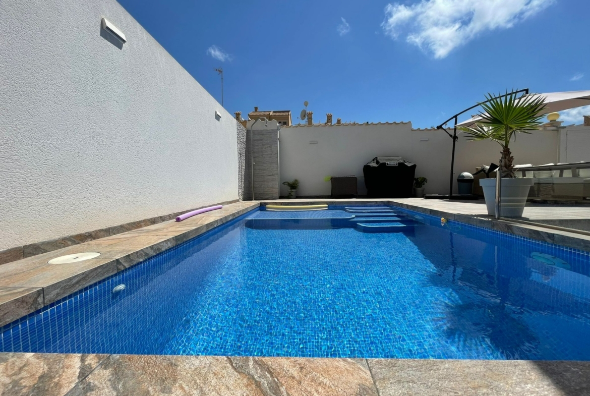 REFORMED HOUSE IN ORIHUELA COSTA! 3 BEDROOMS. BATHROOMS. SAUNA AND PRIVATE POOL.
