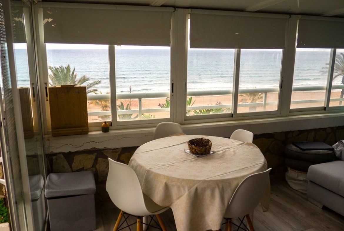 Piso en Primera Línea de Playa Muchavista, El Campello