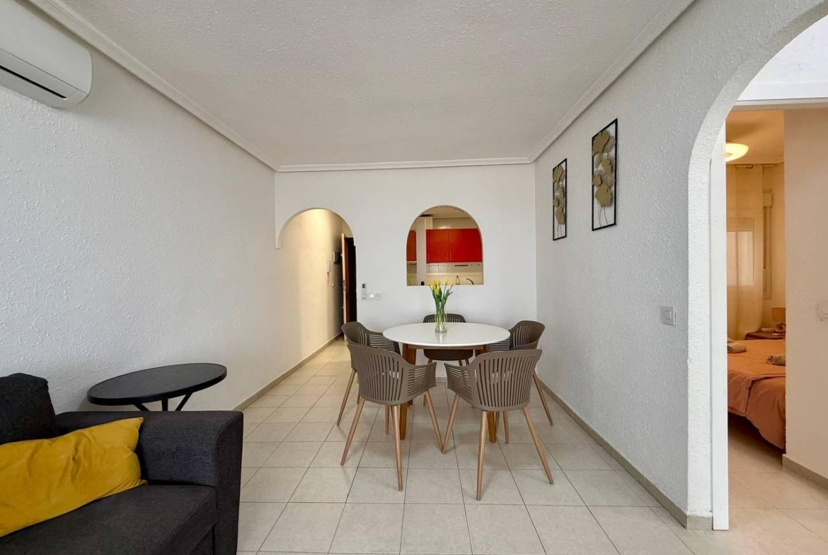 Appartement met 2 slaapkamers, 1 badkamer, 240 m. van het strand en het zwembad