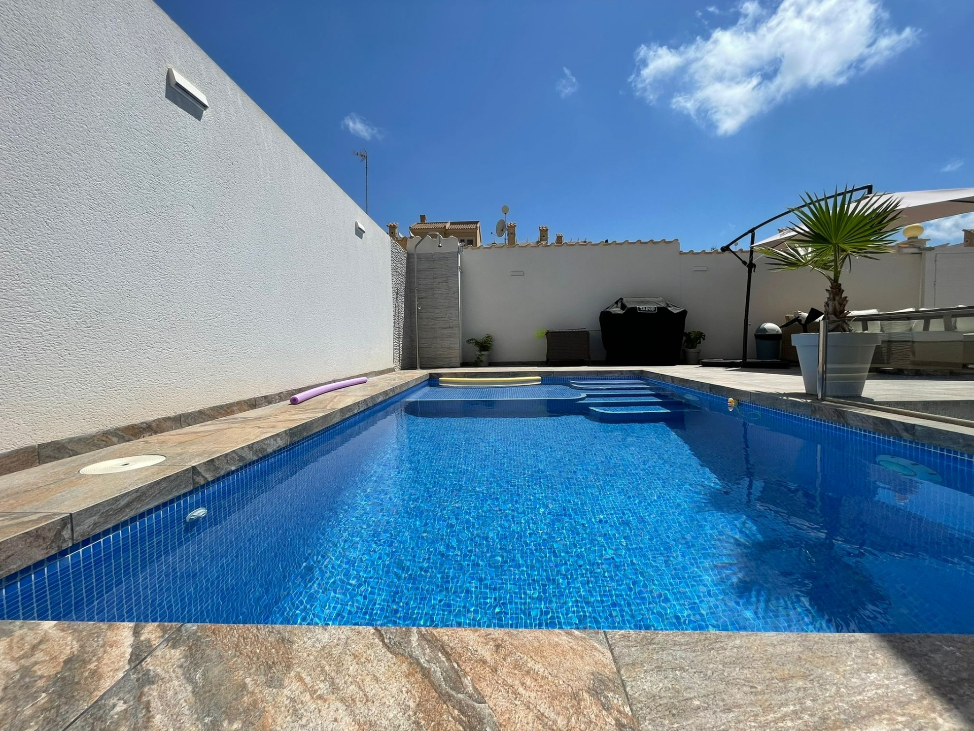 REFORMED HOUSE IN ORIHUELA COSTA! 3 BEDROOMS. BATHROOMS. SAUNA AND PRIVATE POOL.