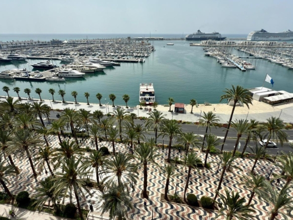 Piso de Lujo con Espectaculares Vistas en la Explanada de España, Alicante