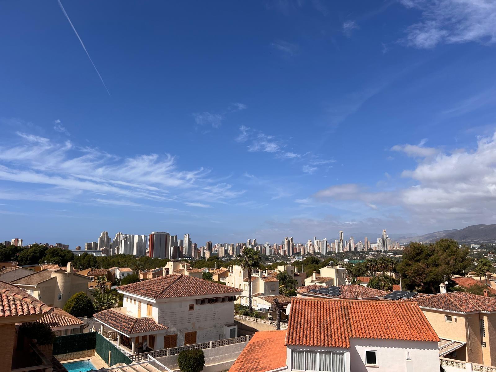 Villa with a pool and views of the mountains and Benidorm in the Rincón de Loix area